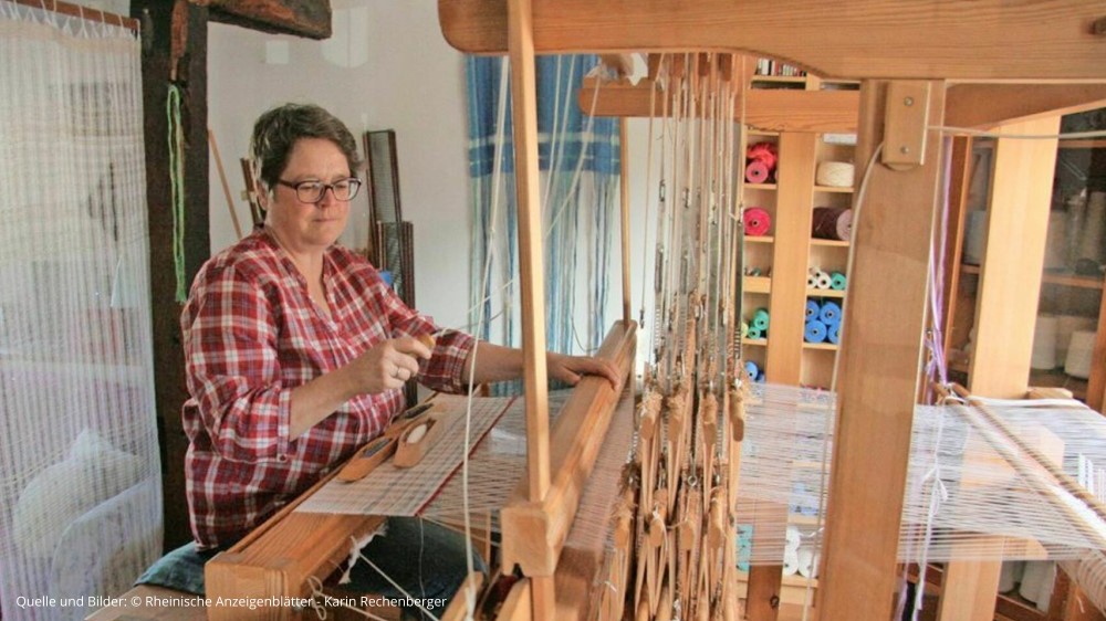 Jutta Ringsdorf am Webstuhl Jutta Ringsdorf am Webstuhl
