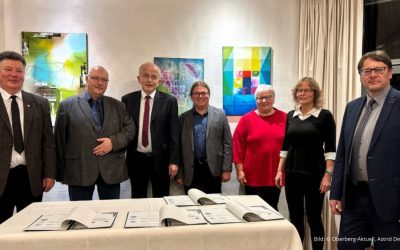 Evan­ge­li­sche Ge­mein­den be­sie­geln Zu­sam­men­ar­beit